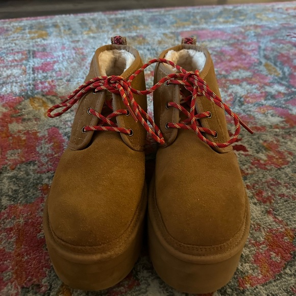 Platform Chestnut UGGS - Picture 2 of 7